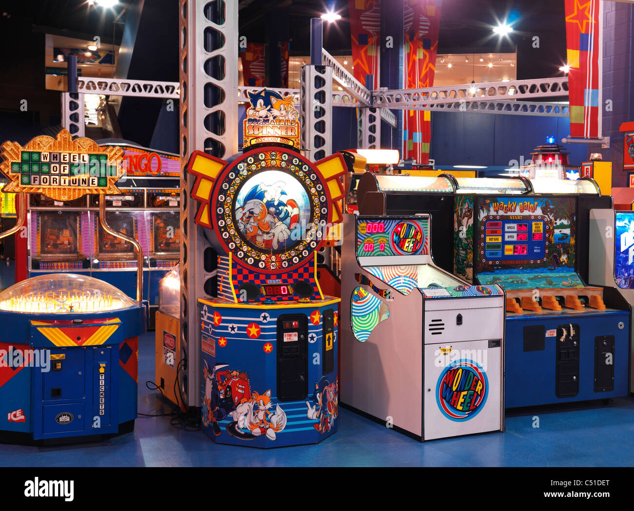 Juego de Arcade máquinas dentro de la torre Skylon Tower en Niagara