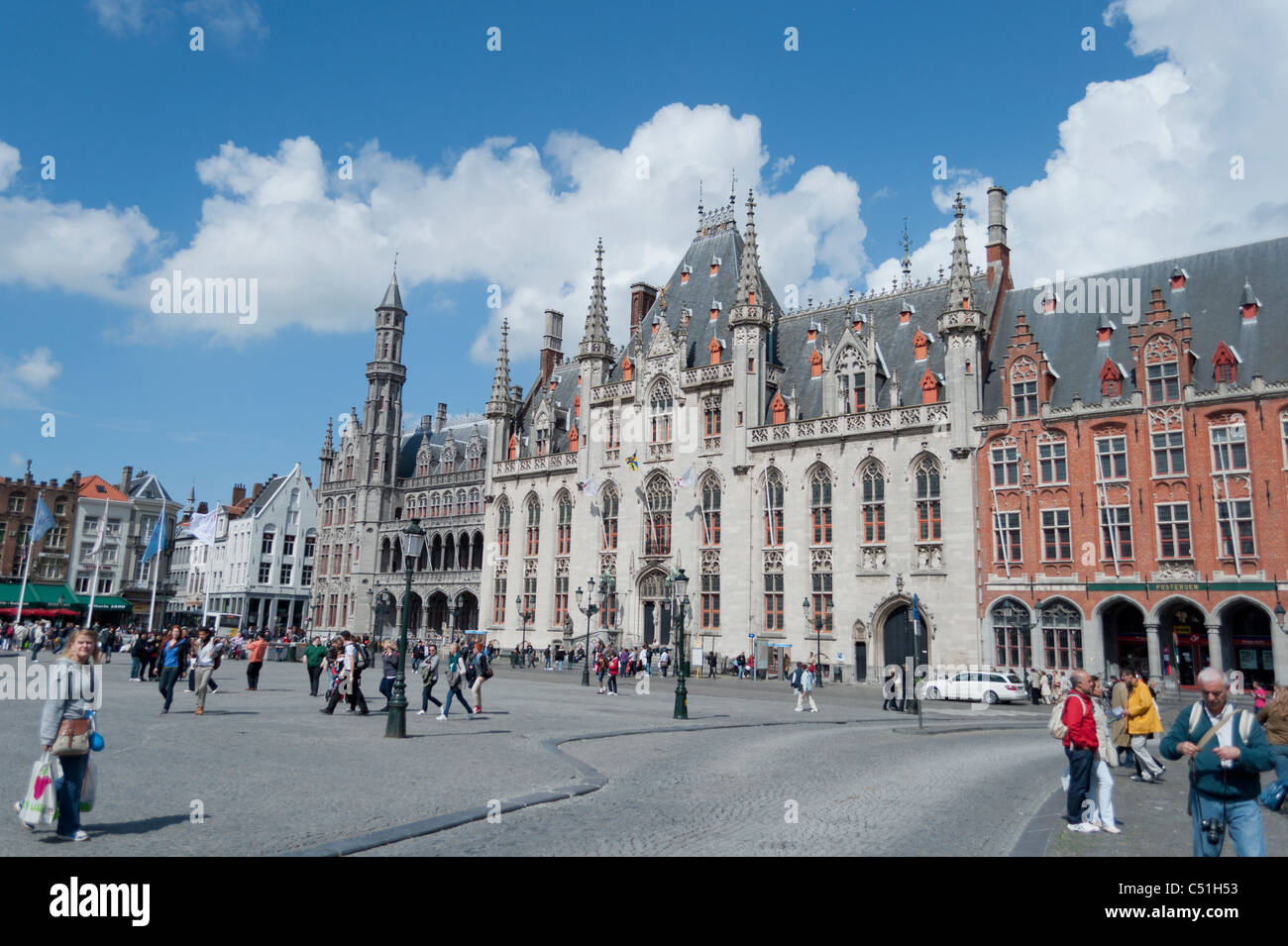 La Corte Provincial encontró en el Markt, la plaza del mercado de Brujas, Brujas, Bélgica. Foto de stock