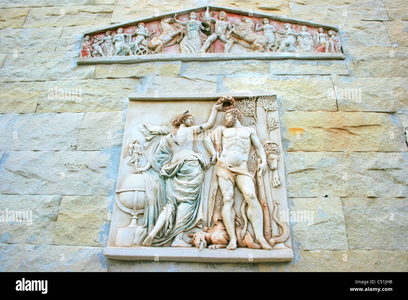 Antiguos héroes griegos en la pared. Foto de stock