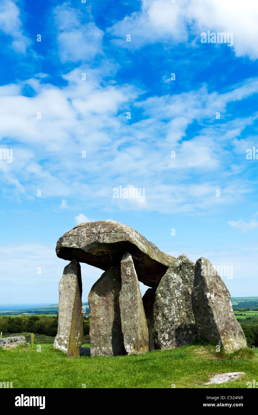 Pentre Ifan megalítico de enterramiento del Eneolítico en el oeste de Gales pembrokeshire Foto de stock