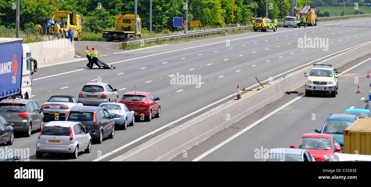 Los Servicios De Emergencia De La Autopista M25 Atienden Accidentes En Carreteras De Carretera 