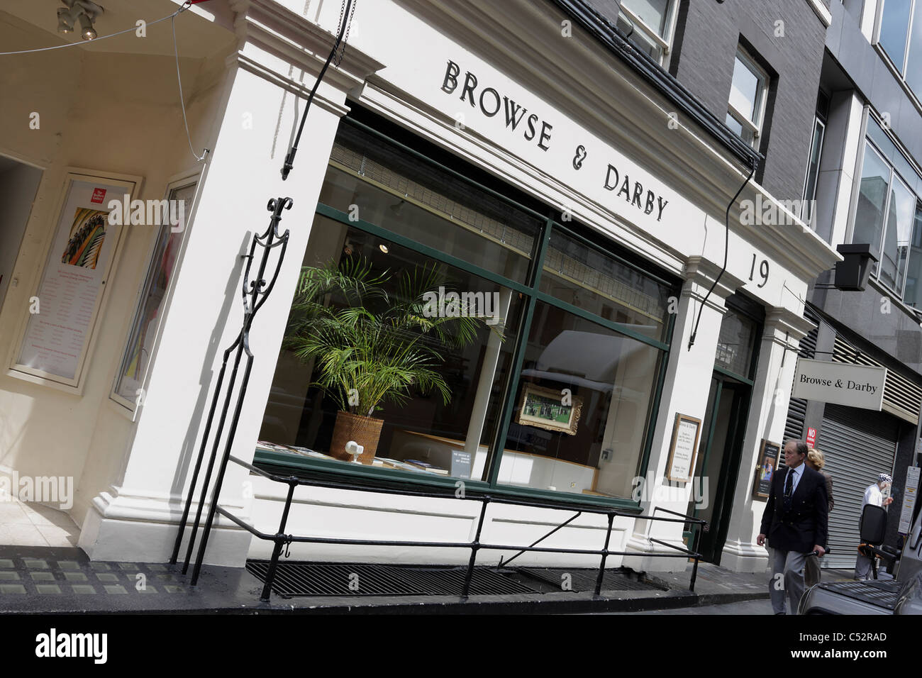 BROWSE & Darby, situado en Cork Street, en el corazón de Mayfair, entre algunos de los mejores concesionarios de arte de Londres. Foto de stock