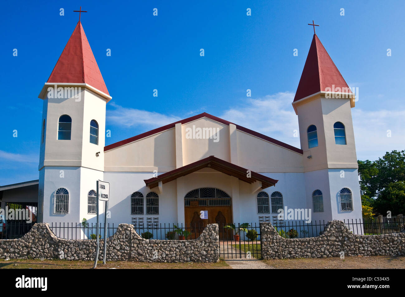 Iglesia pueblo de Samara Guanacaste Costa Rica Foto de stock