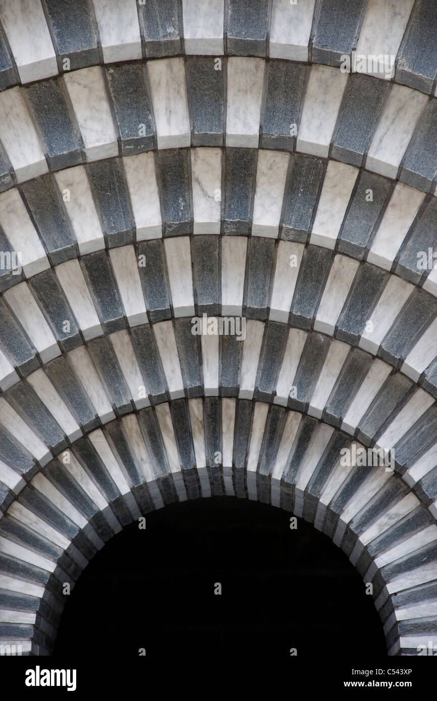 Iglesia, arquitecto Mario Botta, Mogno, Tesino, Suiza Foto de stock