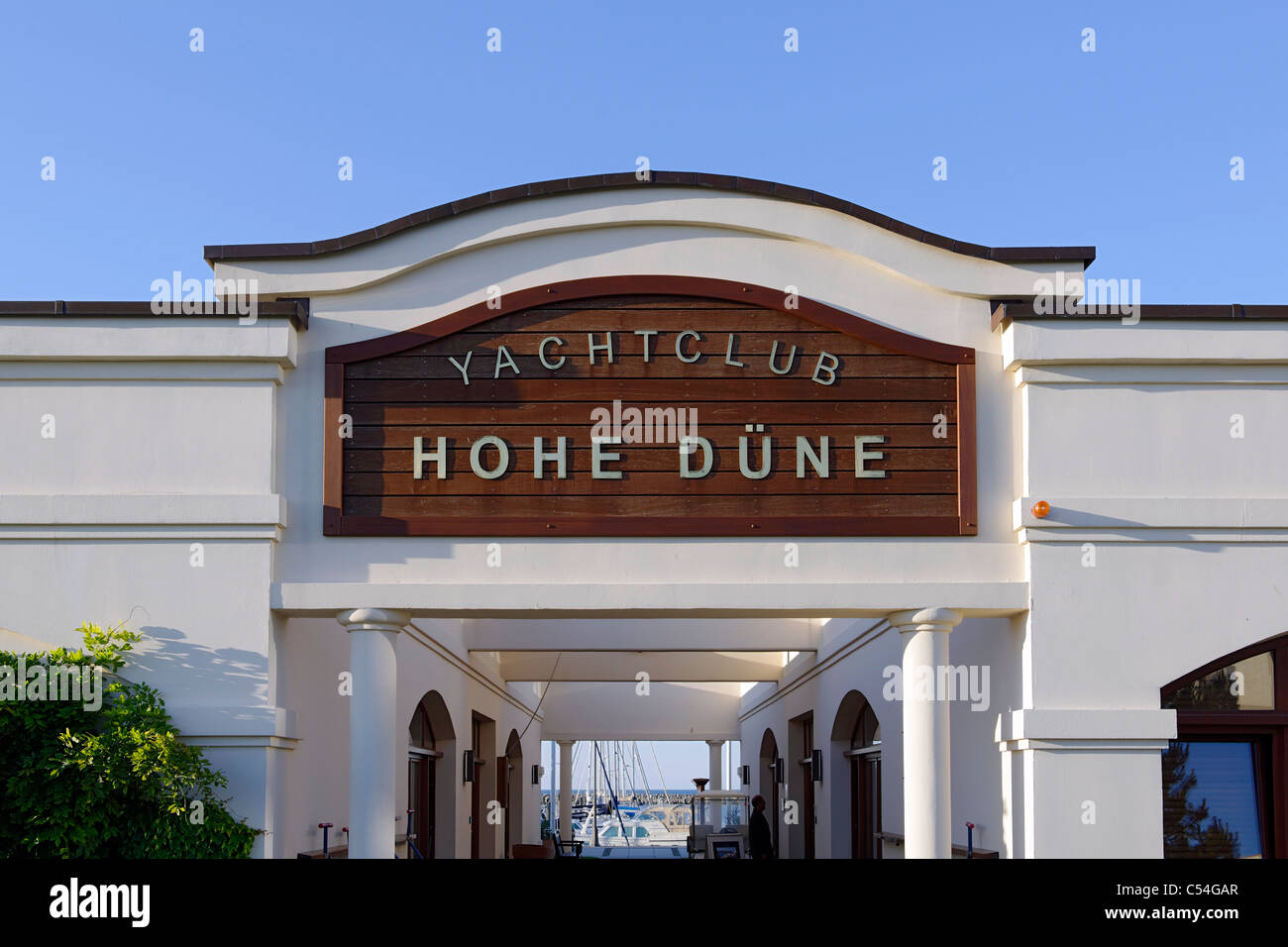 La entrada de Hohe Duene Yachting y Spa Resort, un hotel de primera clase, marítimo, estilo de vida, Mar Báltico, Rostock Warnemuende dist Foto de stock