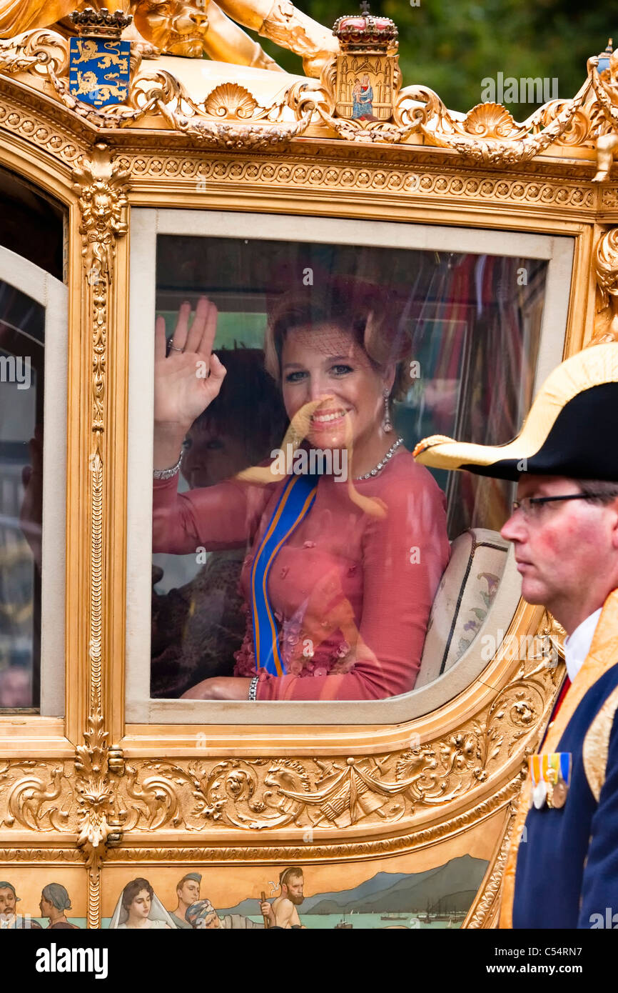 Los Países Bajos, La Haya, el tercer martes de septiembre, Prinsjesdag. La Princesa Máxima en Golden Coach Foto de stock