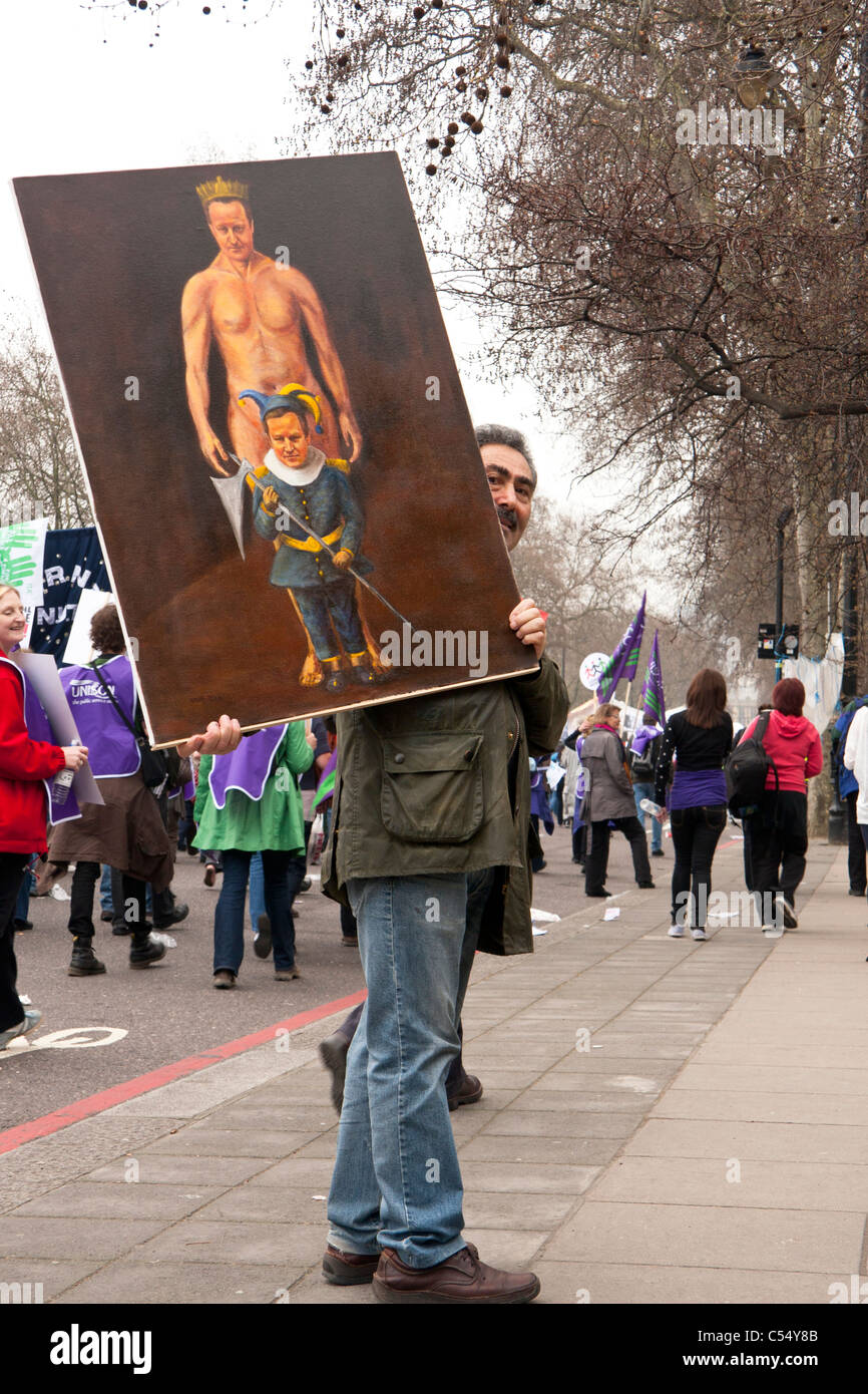 Manifestante con una pintura de Cameron Foto de stock