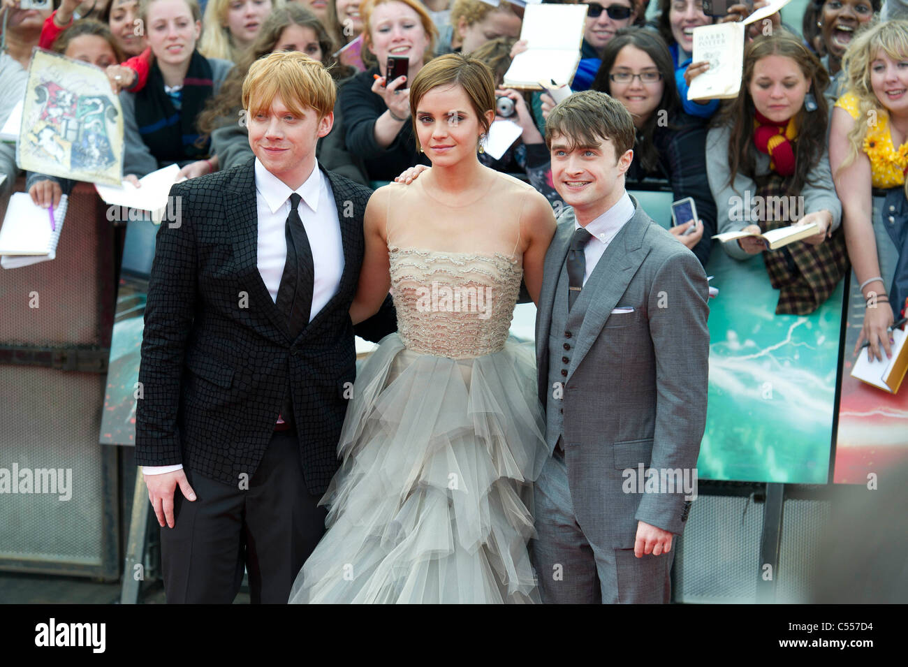 Rupert Grint, Emma Watson y Daniel Radcliffe 'Harry Potter y las Reliquias de la muerte: Parte 2' Estreno Mundial - Llegadas Foto de stock
