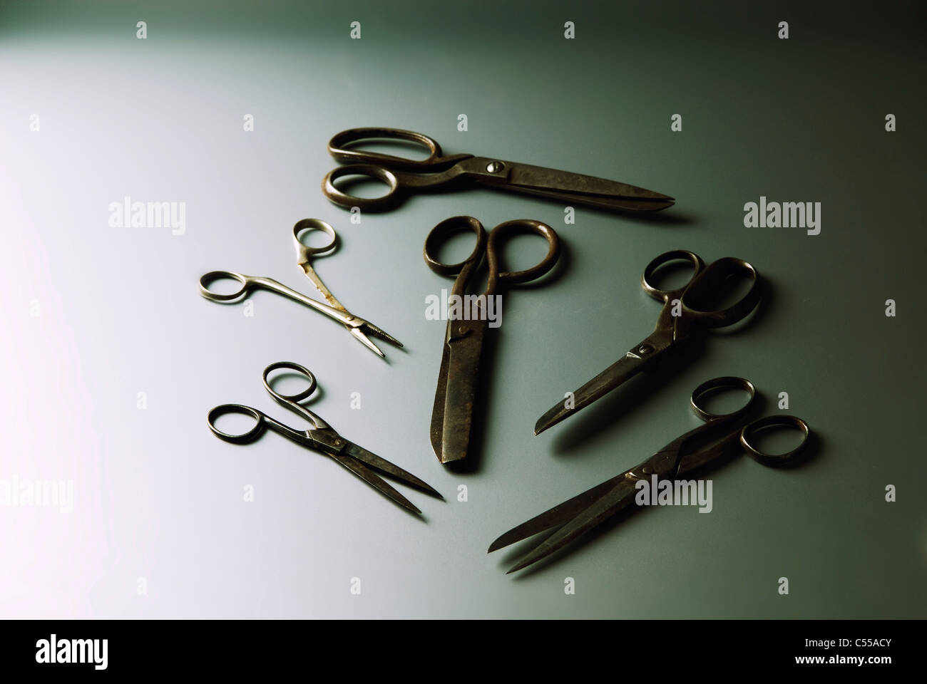 Tijeras para cortar metal fotografías e imágenes de alta resolución - Alamy