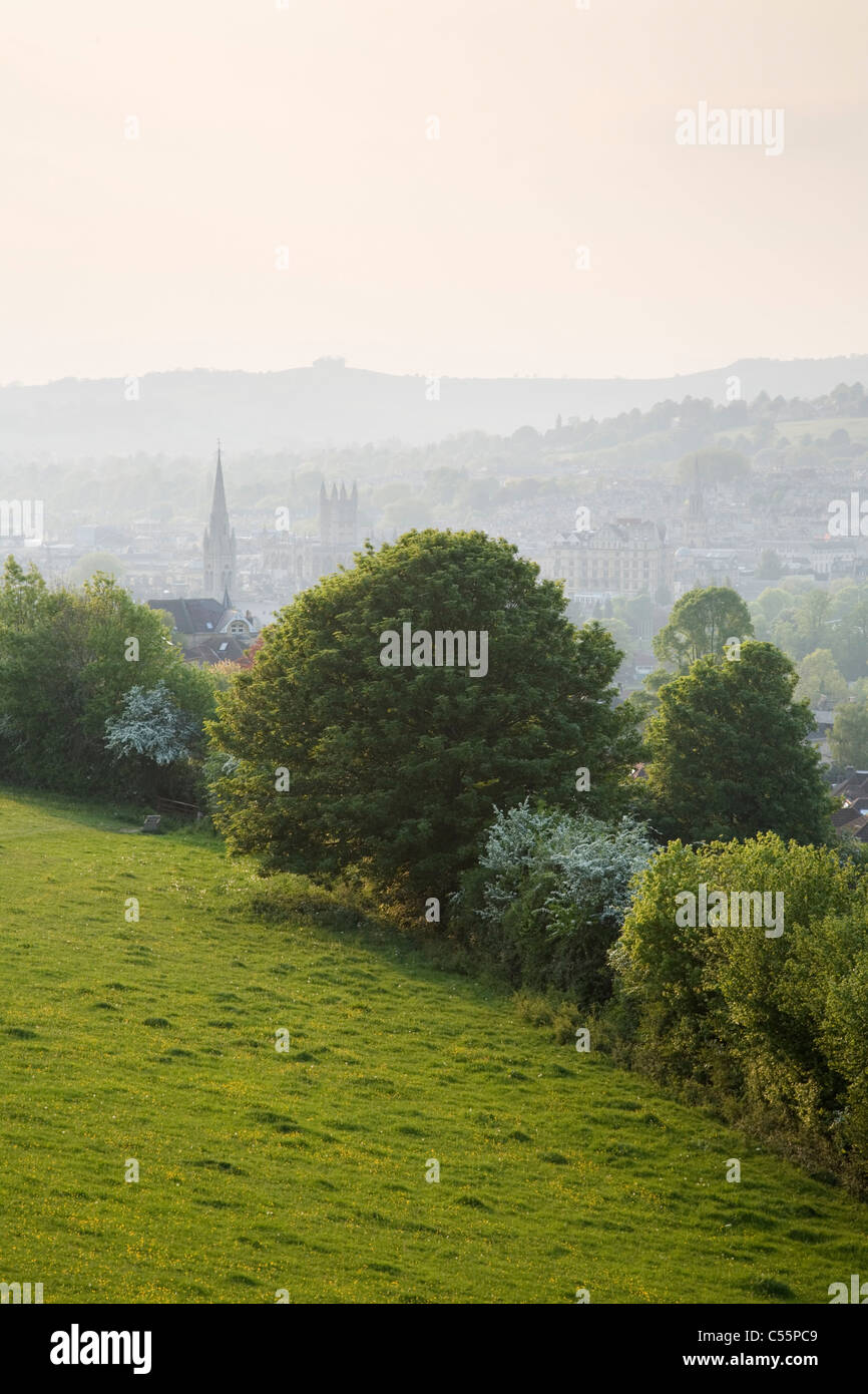 Ver más Bath desde el horizonte a pie. Baño. Somerset. Inglaterra. En el Reino Unido. Foto de stock