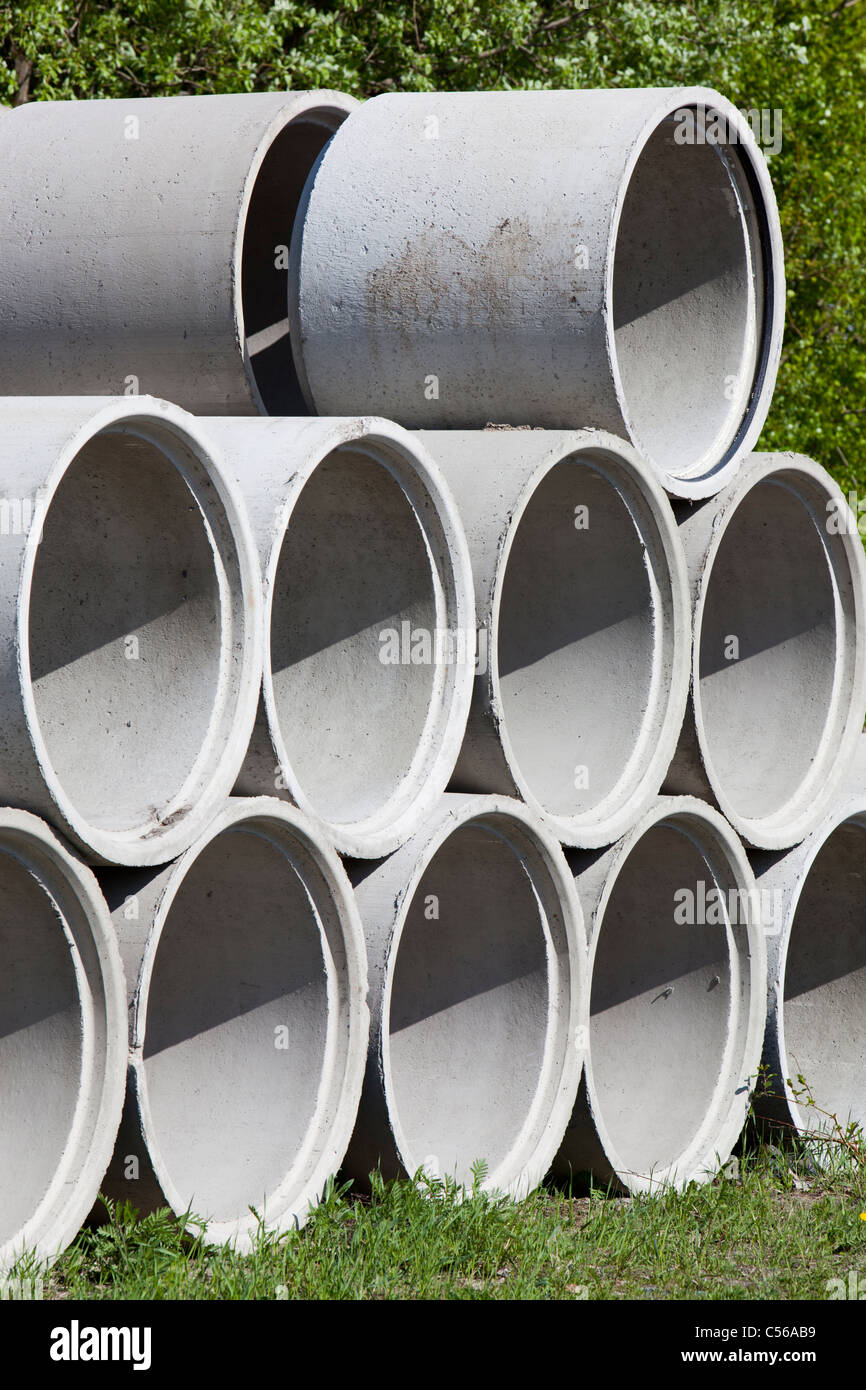 Anillos de pozo de hormigón / tubos de drenaje, Finlandia Fotografía de  stock - Alamy