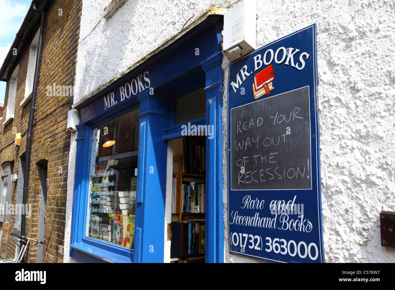 Leer la forma de salir de la recesión a firmar el señor libros de segunda mano librería, Tonbridge, Kent, Inglaterra Foto de stock