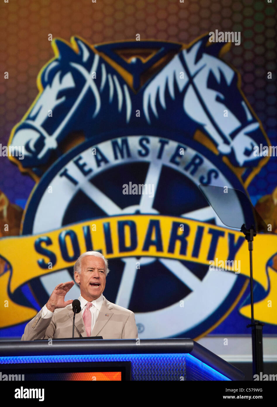 El vicepresidente Joe Biden habla al sindicato Teamsters Convención Foto de stock