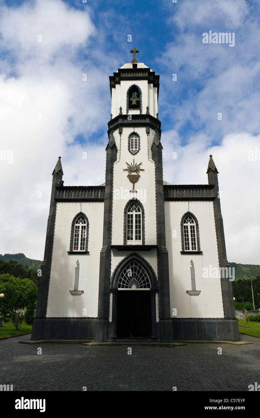 Iglesia de San Nicolás (Igreja de São Nicolau) en Sete Cidades, isla de Sao Miguel, Azores. Foto de stock