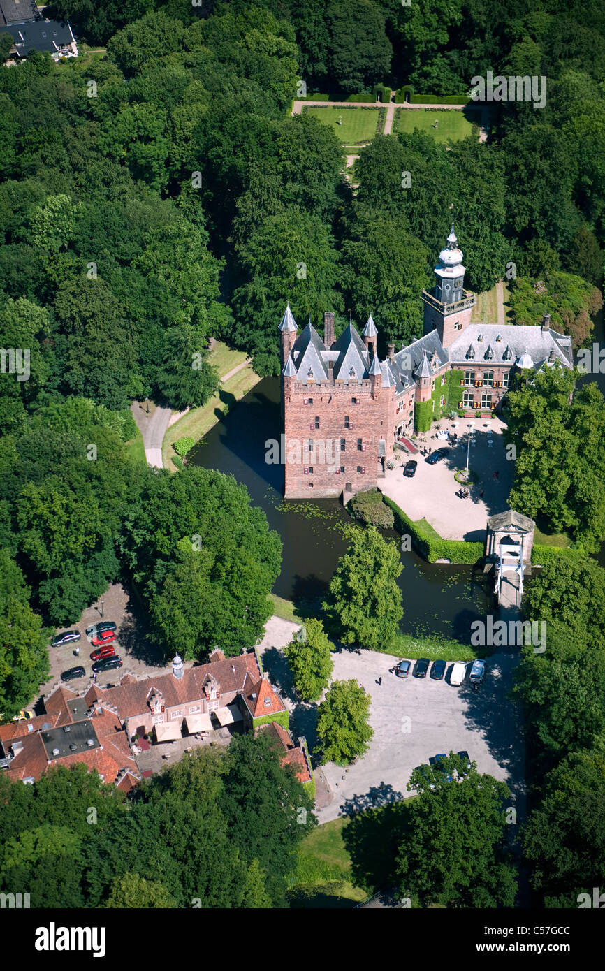 Los Países Bajos, Breukelen, castillo llamado Nyenrode a lo largo del río Vecht. Ubicación de la Universidad de Negocios de Nyenrode. Antena. Foto de stock