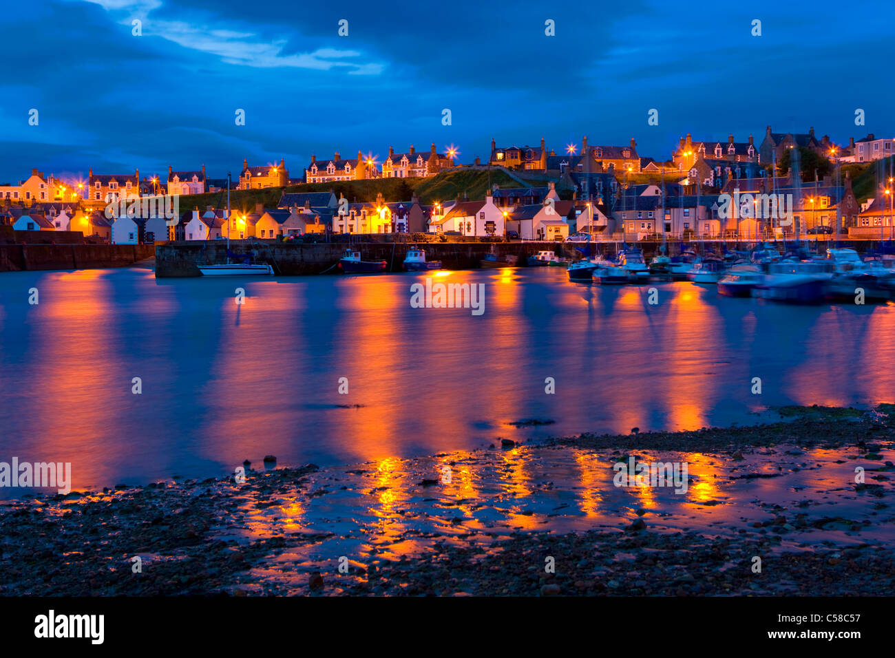 Findochty, Gran Bretaña, Escocia, Europa, el mar, el puerto, el puerto, los barcos, veleros, barcos de pesca, aldea, residencias, Dhe Foto de stock