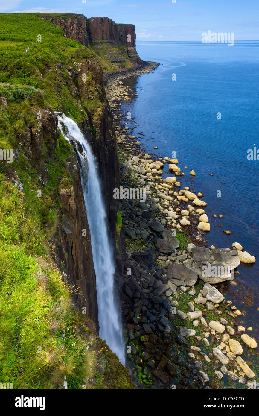 Mealt Falls, Gran Bretaña, Escocia, Europa, Isla, Isla Skye, mar, costa, costa abrupta, arroyo, cascada, rock, Cliff, Foto de stock