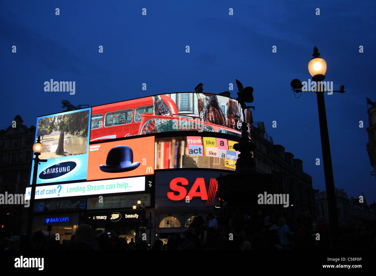 Gran Bretaña, Inglaterra, UK, Reino Unido, Londres, viajes, turismo, Piccadilly Circus, Cupido, la publicidad, las luces de neón, noche Foto de stock