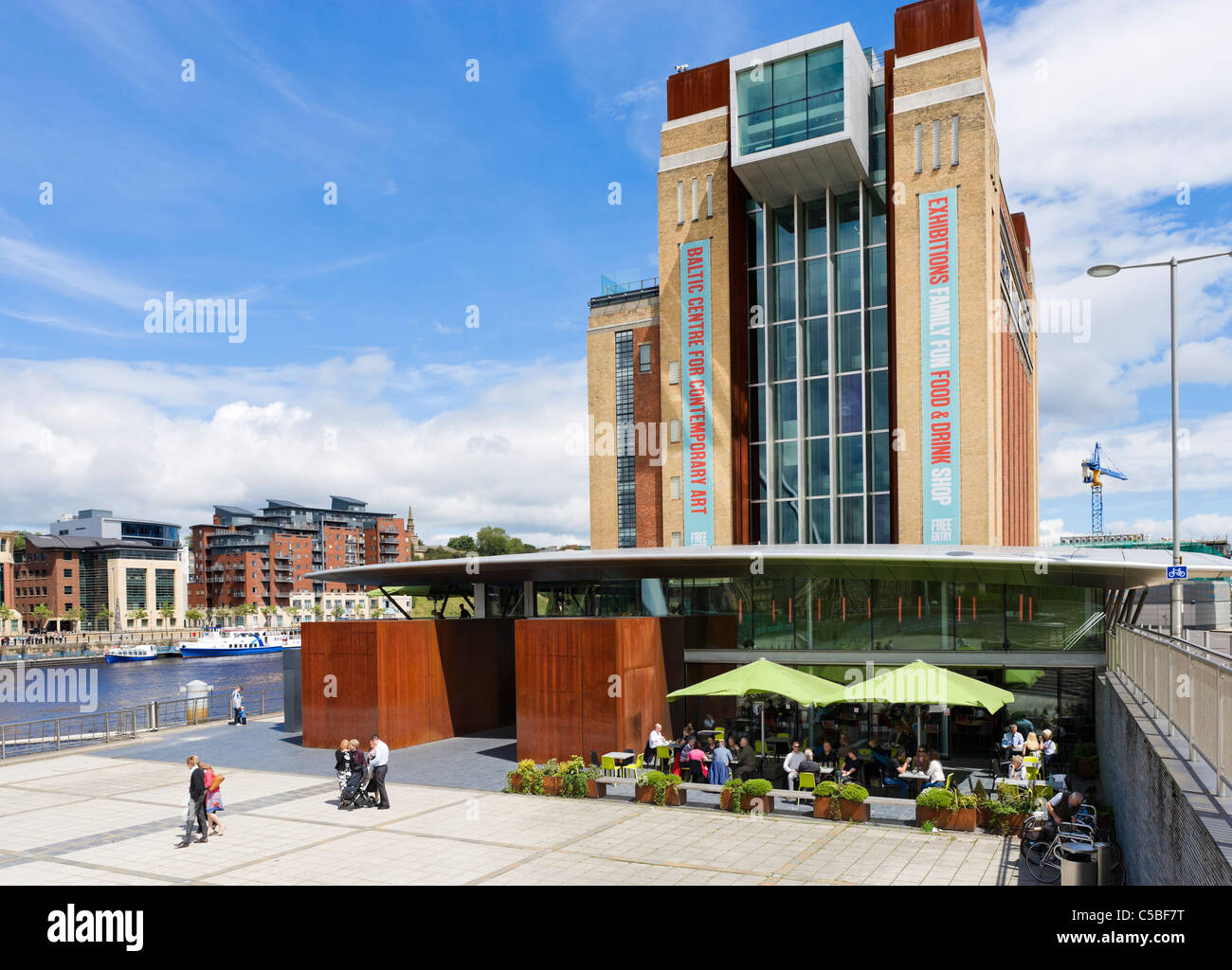El Baltic Centre for Contemporary Arts en el río Tyne, Quayside, Gateshead, Tyne y desgaste, UK Foto de stock