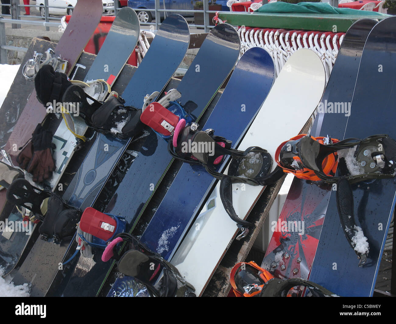 Close-up de snowboard en una línea. Foto de stock