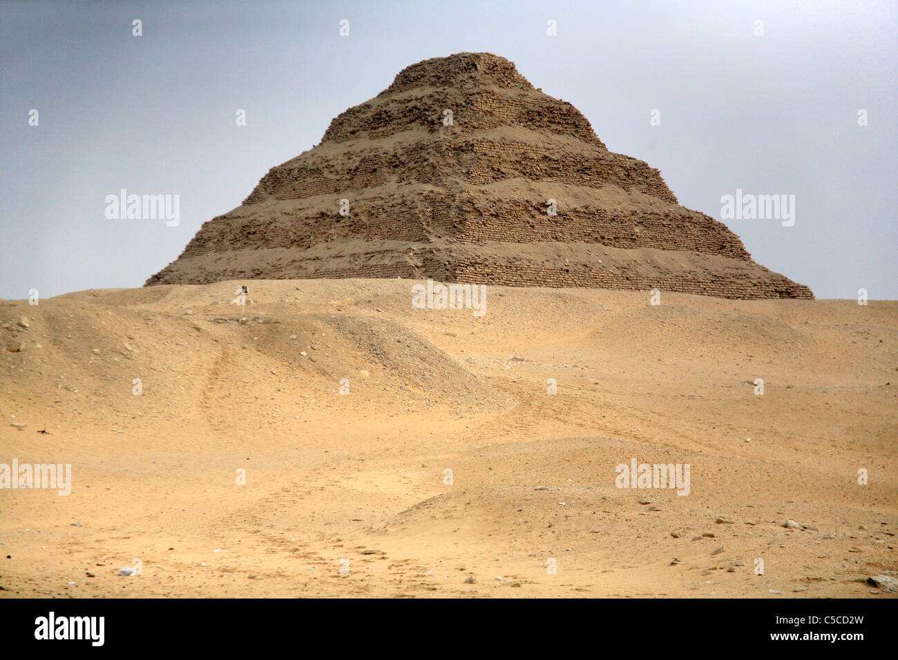 Paso Zoser Pirámide (c. 2650 BC), Saqqara, Egipto Foto de stock