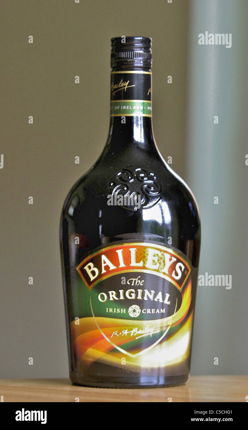 Bebidas alcohólicas, bebidas fermentadas. BAILEY'S BAILEYS Licor de Crema sólo para uso editorial Foto de stock