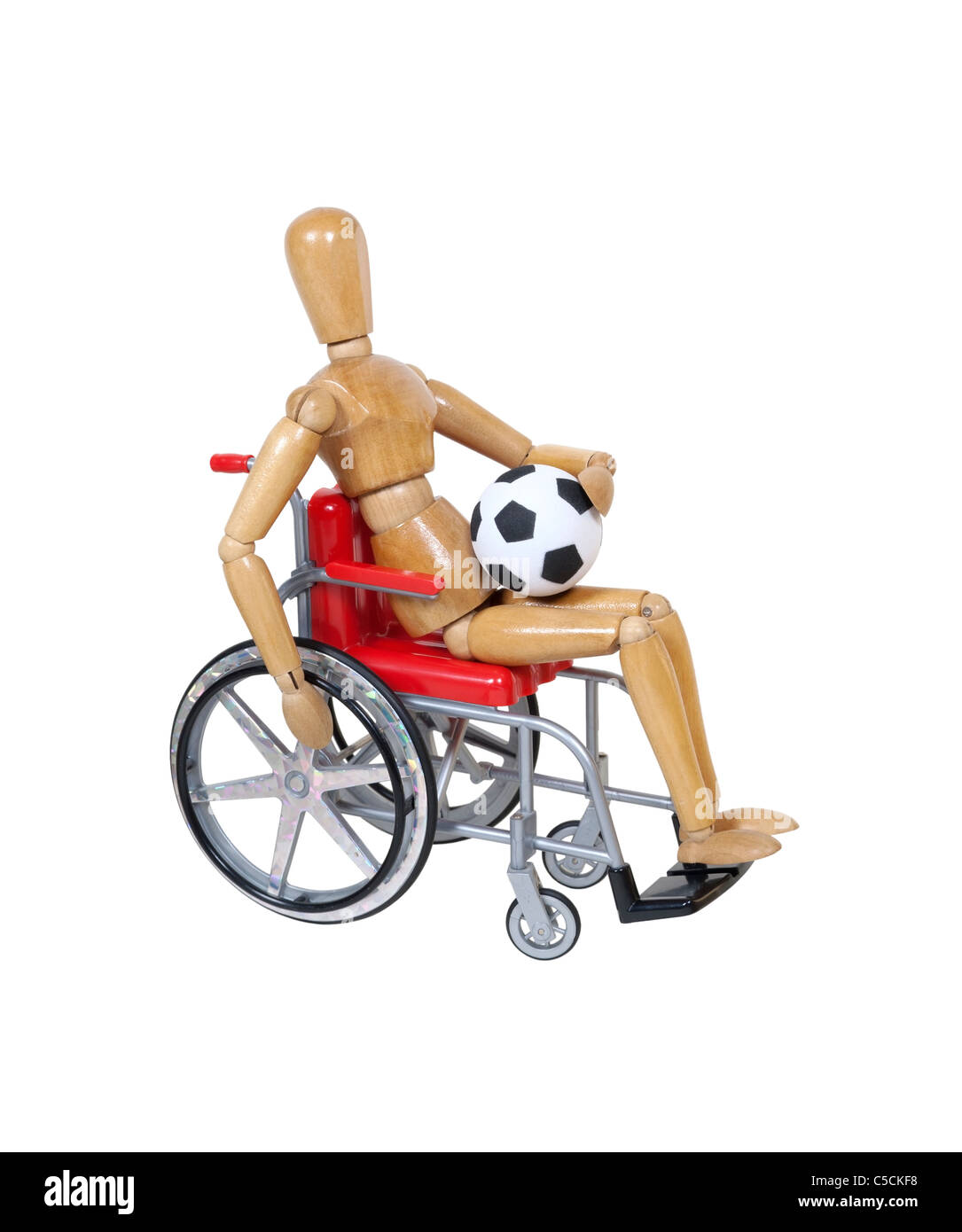 Apuesta Paisaje servir En una silla de ruedas sosteniendo un balón de fútbol - Ruta incluida  Fotografía de stock - Alamy