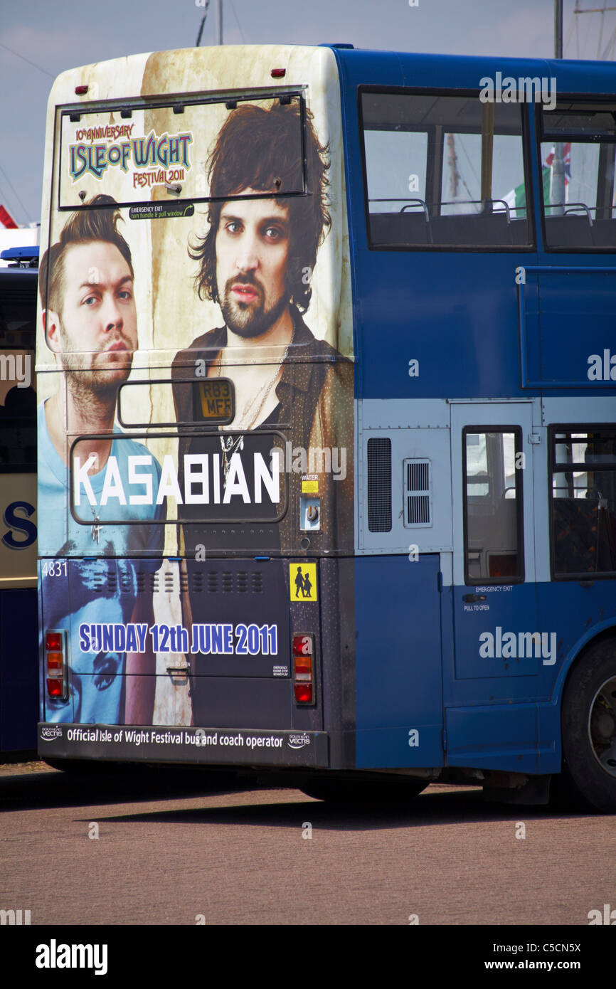 Bus rear advertising fotografías e imágenes de alta resolución - Alamy