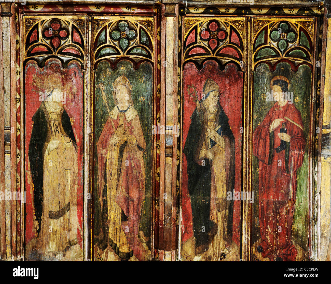 Gateley, Norfolk, rood pantalla con 4 pintado figuras masculinas, del siglo XV, San Luis, rey Henry 6th, San Agustín, del siglo XV. Foto de stock