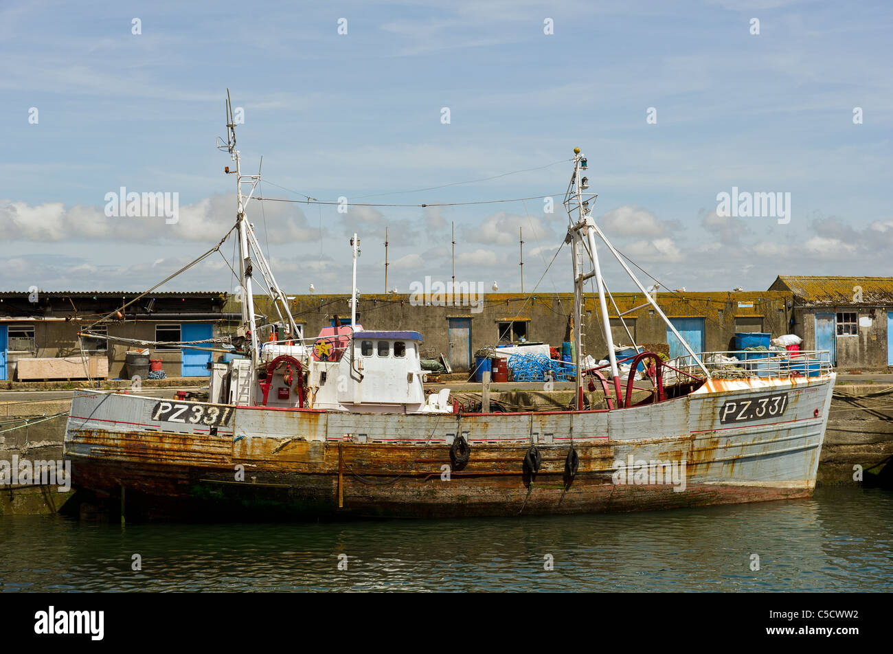PZ331 un sidewinder arrastrero de pesca amarrados en Newlyn Harbour. Foto de stock