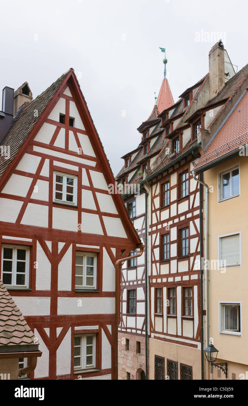 Nurnberg, enmarcada, la casa más antigua de paredes entramadas en la ciudad Foto de stock