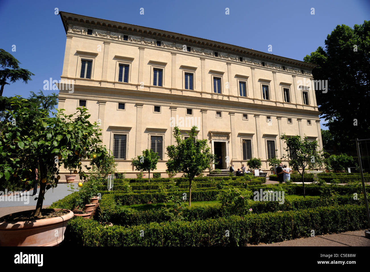 Italia, Roma, Trastevere, villa farnesina (Villa Chigi), jardín renacentista Foto de stock