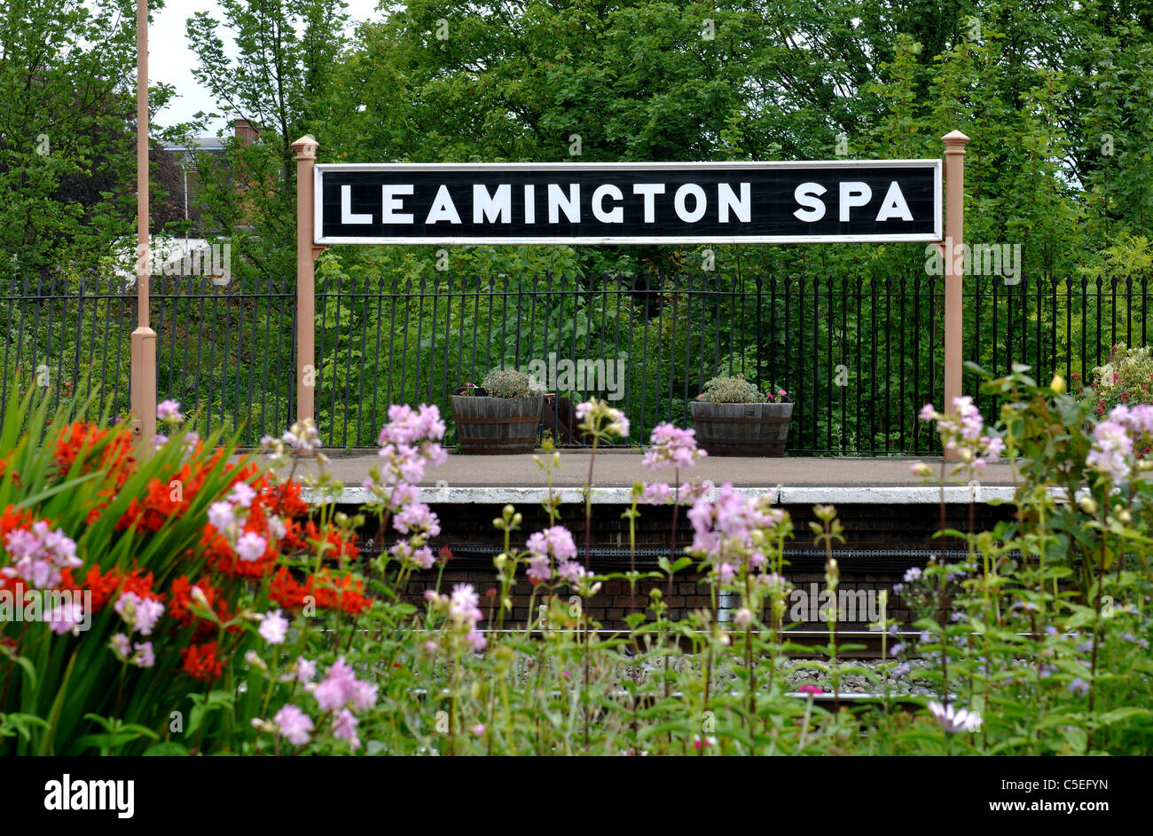 Estación de trenes en Leamington Spa firmar, Warwickshire, Inglaterra, Reino Unido. Foto de stock