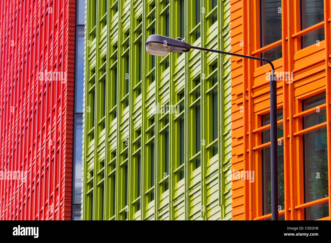 La colorida arquitectura de nueva oficina Central Saint Giles, Londres Foto de stock