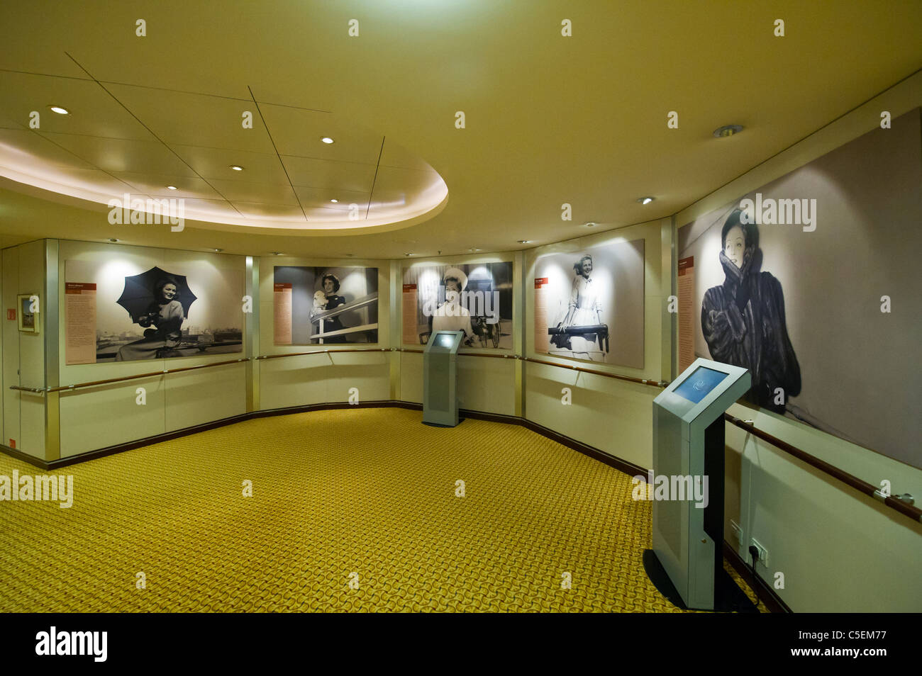 Galería de celebridades de Hollywood, la cubierta 2, el trasatlántico Queen Mary 2. Foto de stock