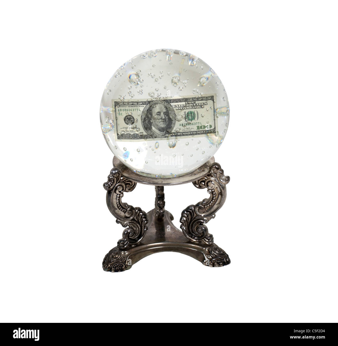 El futuro del dinero muestra una bola de cristal para ver el futuro con  burbujas en miniatura y dinero dentro - Ruta incluida Fotografía de stock -  Alamy