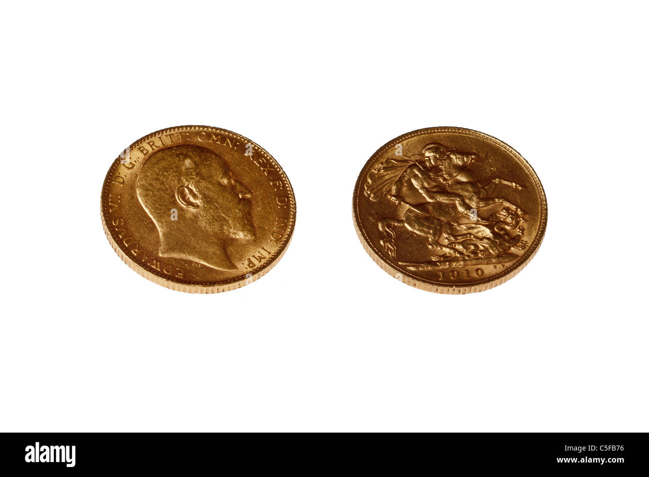 1910 Edward VII Gold moneda soberana contra fondo blanco liso mostrando ambas caras de la moneda Foto de stock