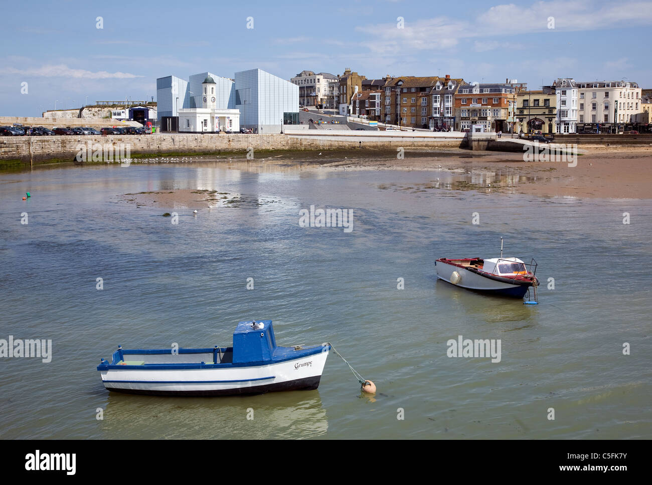 Gran Bretaña: REINO UNIDO: Inglaterra: Kent: MARGATE: Turner Contemporary y el puerto Foto de stock