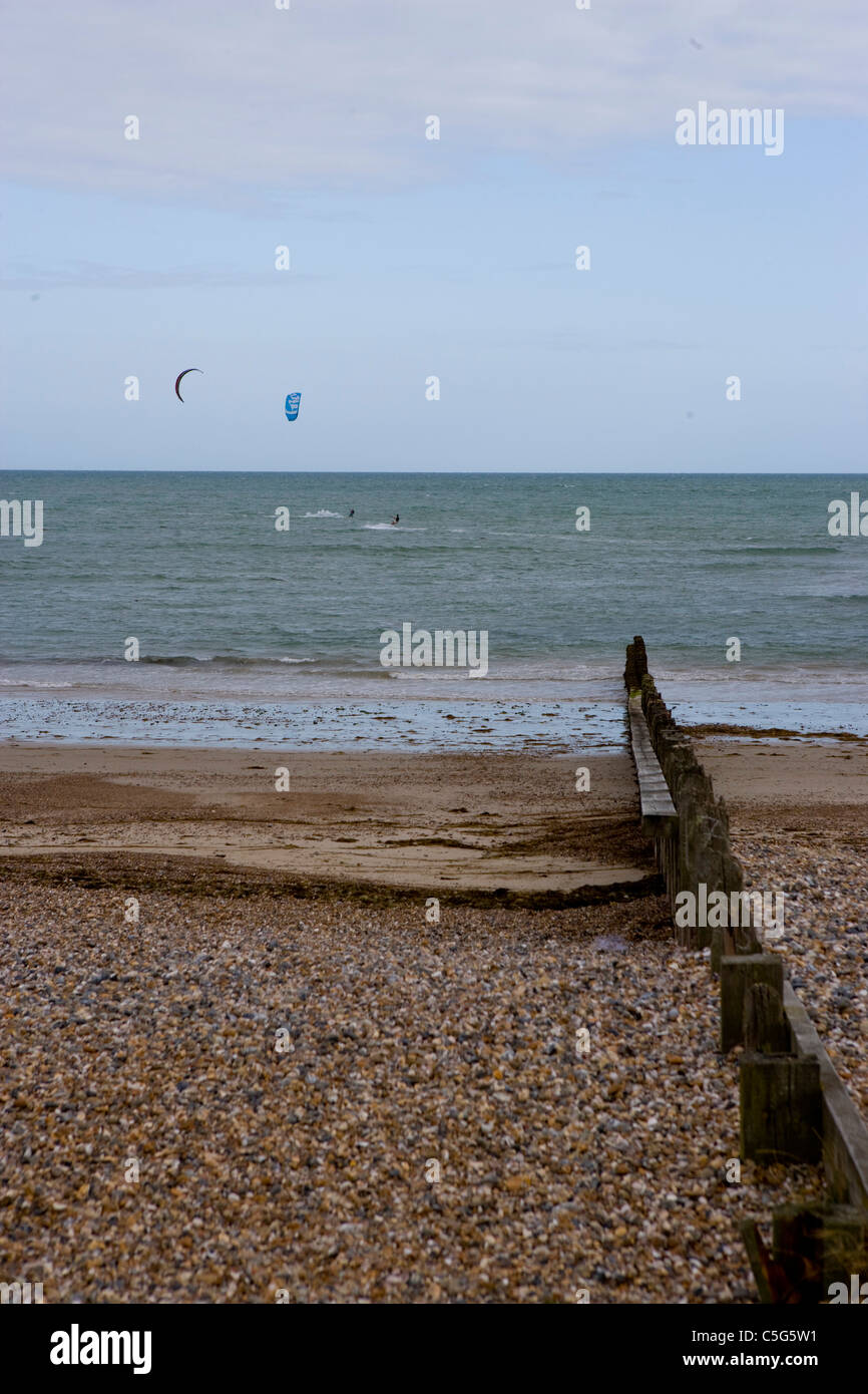 Kite surf en Littlehampton West Sussex Foto de stock