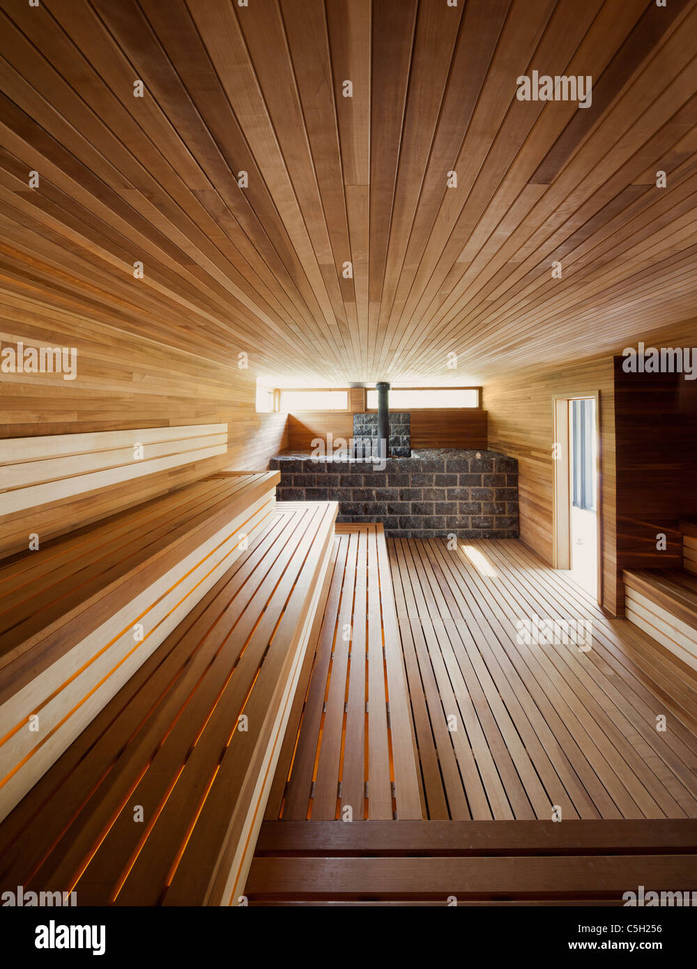 La moderna sauna seca en un spa, Quebec, Canadá Foto de stock