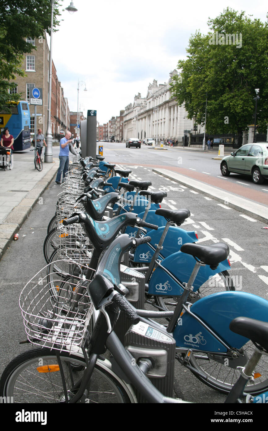 Esquema Dublin bikes bicicletas en Merrion Square, en Dublín Irlanda Foto de stock