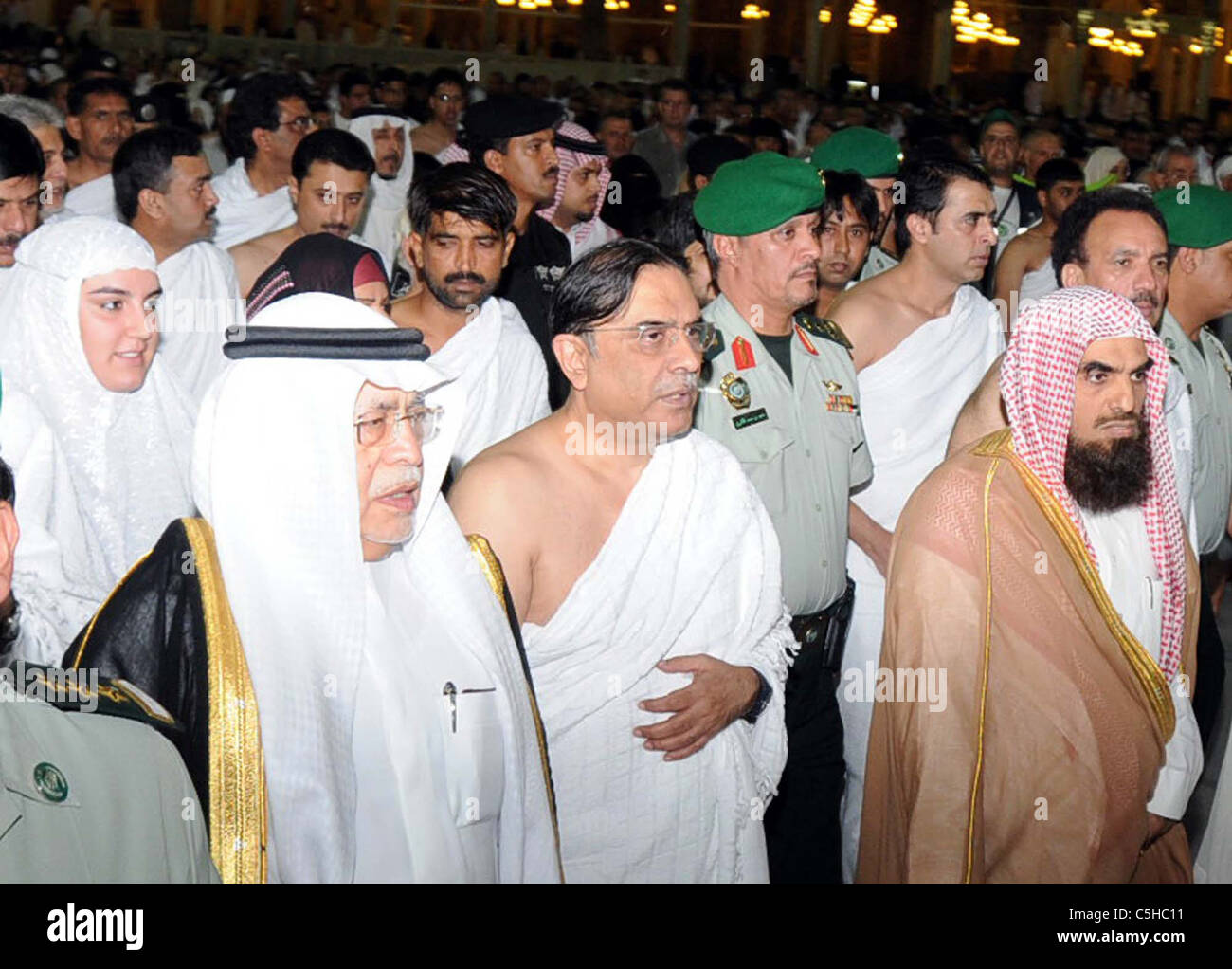 Presidente, Asif Ali Zardari, realiza la 'Umrah durante sus visitas en Makkah Mukarramah el jueves Foto de stock