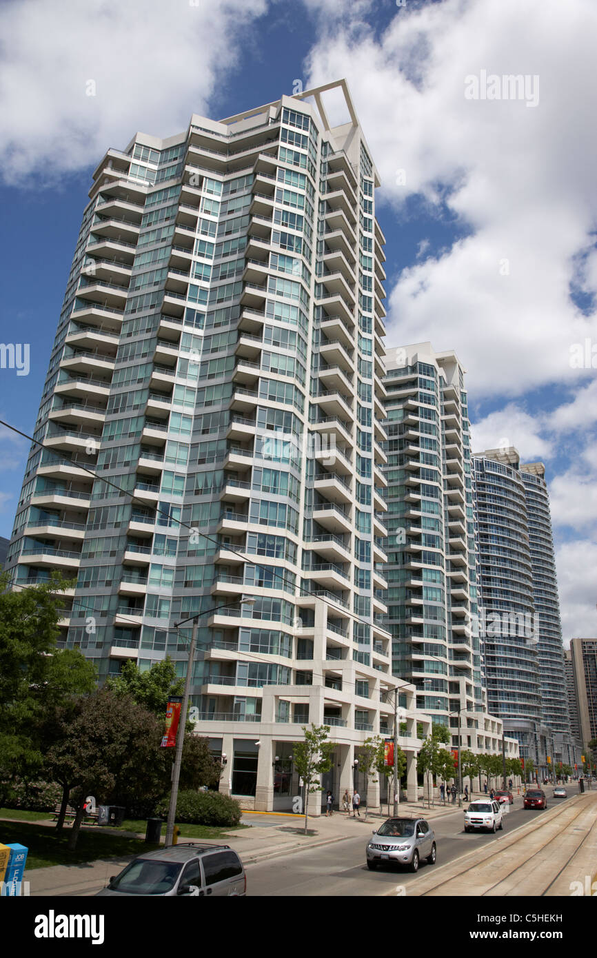 Los edificios de Apartamentos Riviera Apartamentos en Queens Quay Toronto Ontario Canada Foto de stock