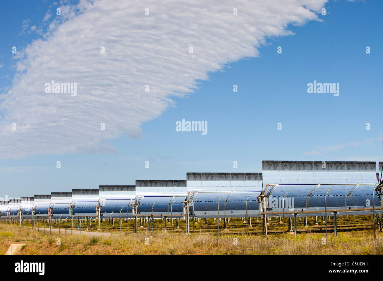 La estación de energía solar Andasol, cerca de Guadix, España, el primer y más grande del mundo de colectores cilindro parabólicos térmica solar power station Foto de stock