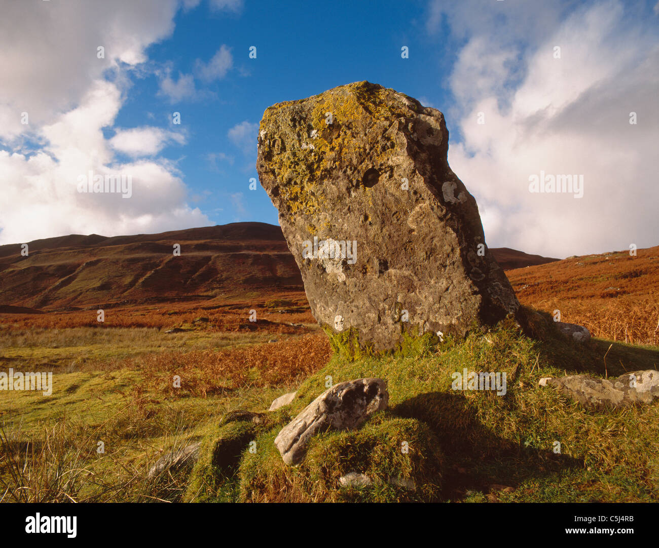Neolítico de piedra permanente cerca de la histórica localidad de Boreraig abandonados, vaciada durante el Highland holguras. Isla de Foto de stock