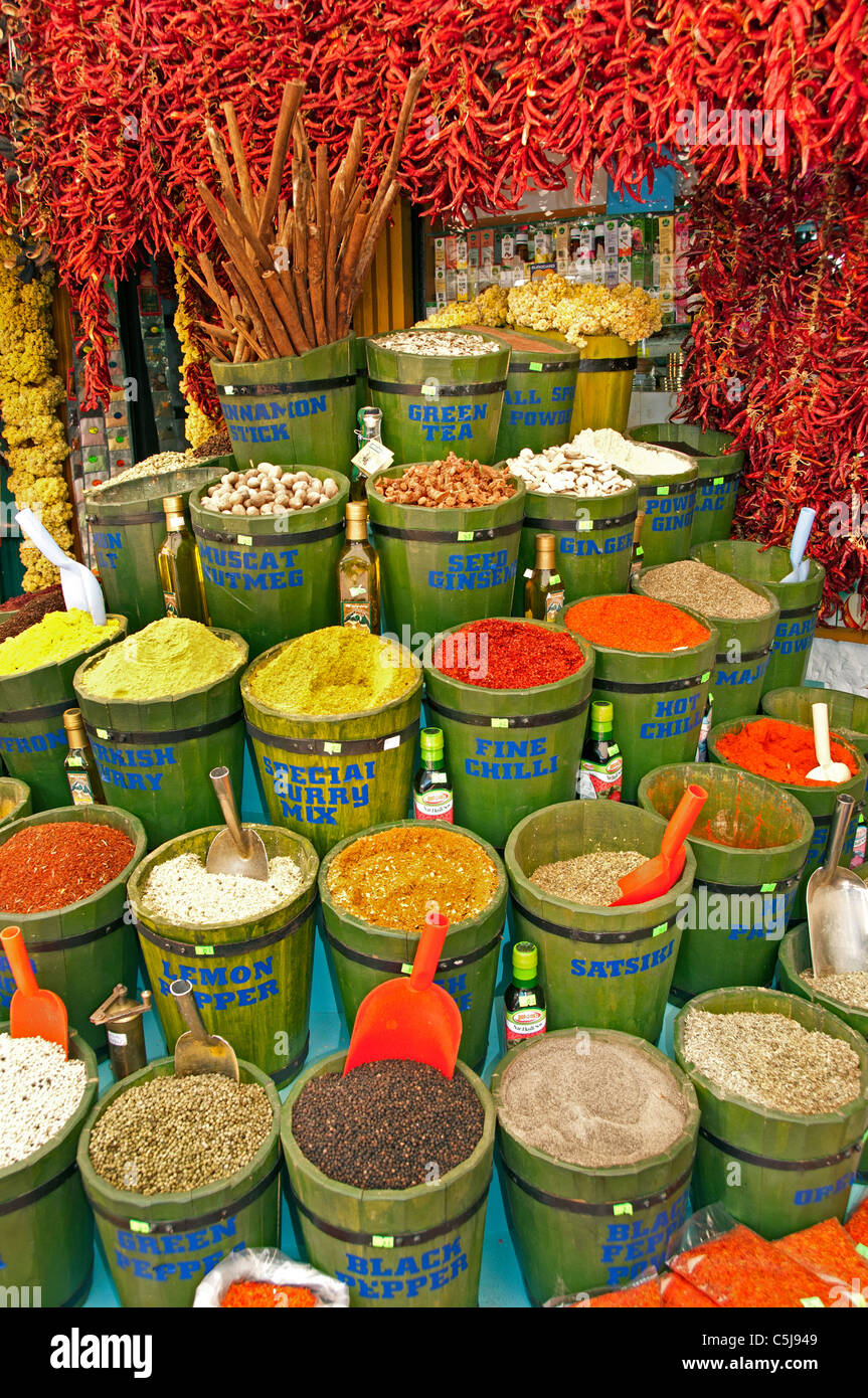 Bazar de las especias, en Fethiye Turquía mercado turco caracteres de texto en inglés Foto de stock