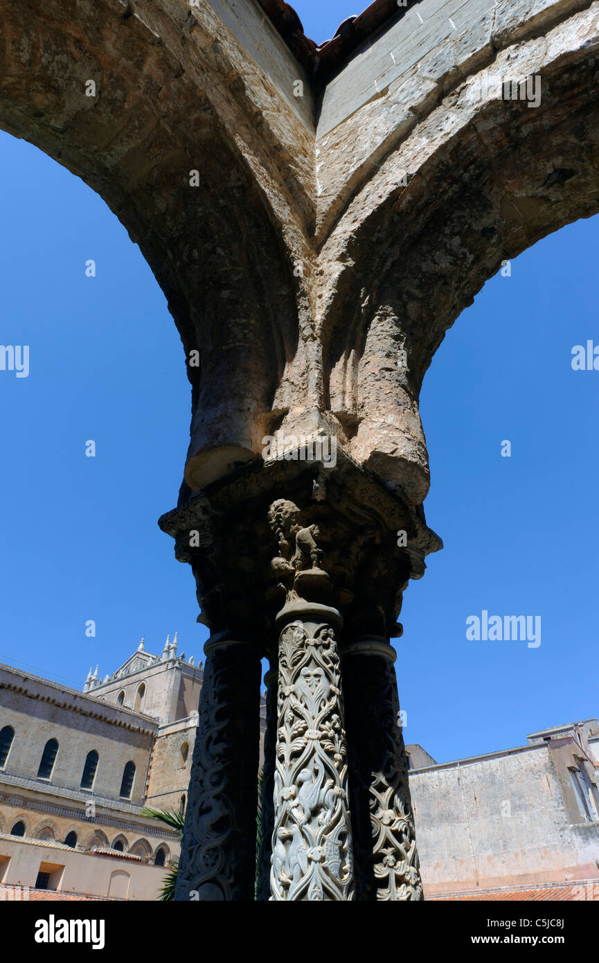 Chiostro dei Benedettini Claustro de Monreale, Sicilia, Italia