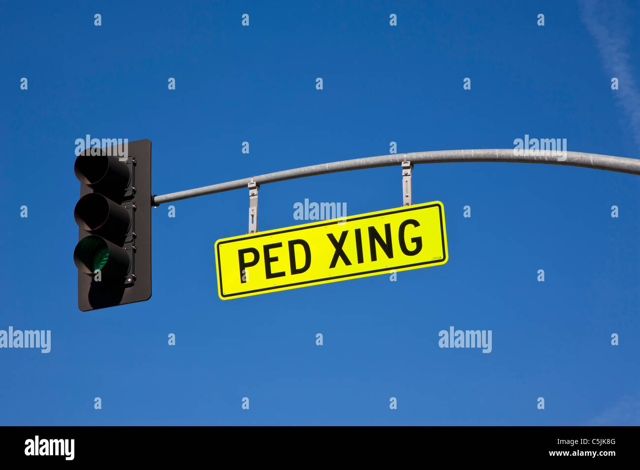 Luz de cruce peatonal y firmar en Hollywood, Los Ángeles, California, Estados Unidos. Foto de stock