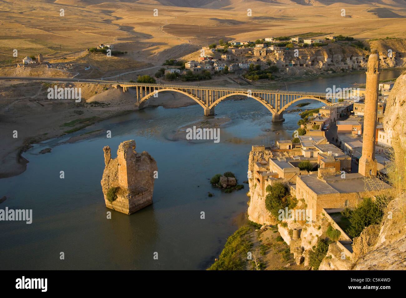 Hasankeyf en el río Tigris, Batman, Turquía Fotografía de stock - Alamy