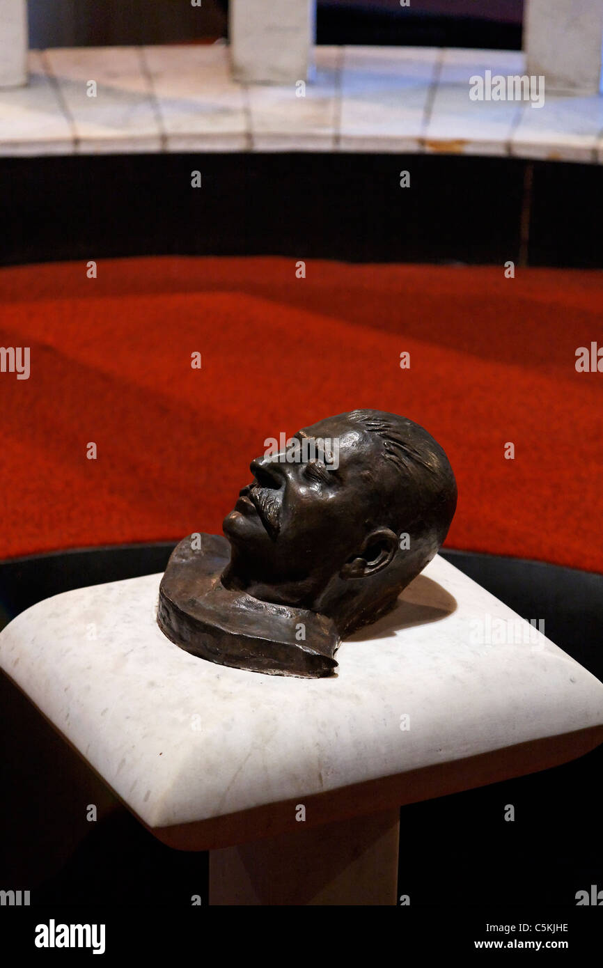 Georgia - Gori - Máscara de la muerte de Stalin en el interior del Museo de  Stalin Fotografía de stock - Alamy